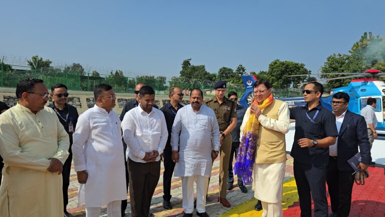 मुख्यमंत्री पुष्कर सिंह धामी खटीमा पहुंचे, जनता से की मुलाकात,समस्याओं के समाधान के दिए निर्देश