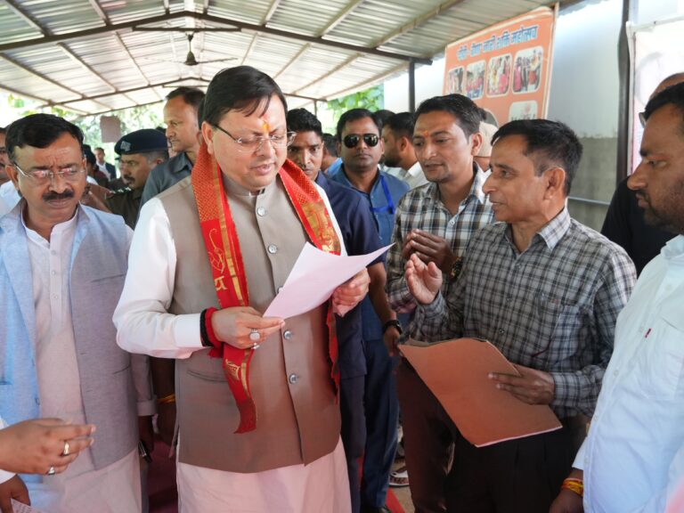 जनता से रूबरू हुए मुख्यमंत्री धामी, समस्याओं के निस्तारण को दिए सख्त निर्देश