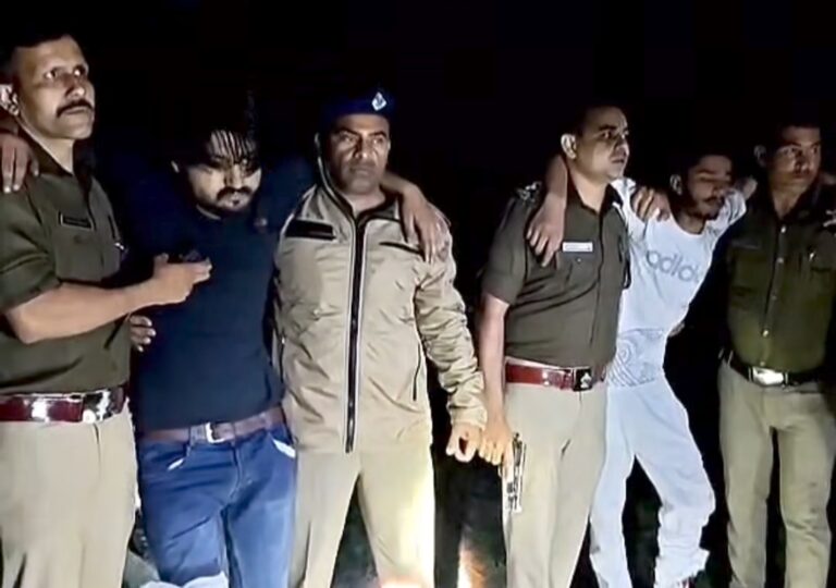रात्रि में गूंजीं गोलियां, पुलिस और बदमाशों की मुठभेड़ — दो ढेर, एक फरार
