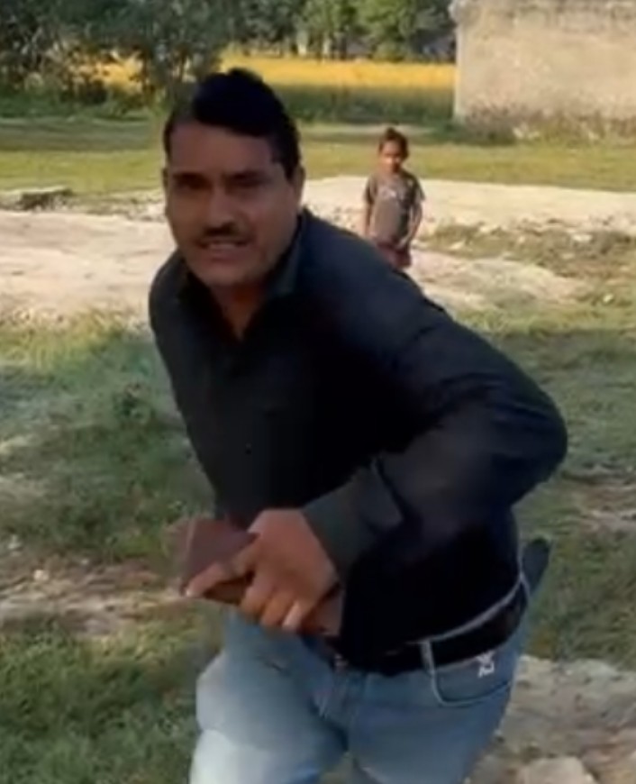 गुरु’ का गुंडा रूप — राजनीतिक गतिविधि में लिप्त अध्यापक ने घायल किया ग्रामीण