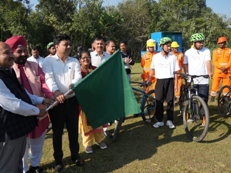 नानकमत्ता में रजत जयंती वर्ष के अवसर पर साहसिक खेलों की धूम — जिलाधिकारी ने ऑफ-रोड साइकिलिंग को हरी झंडी दिखाकर किया शुभारंभ