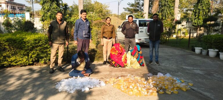 रूद्रपुर में आबकारी विभाग की बड़ी कार्रवाई, तीन गिरफ्तार,  दुर्गा कॉलोनी और फुलसूंगा से भारी मात्रा में कच्ची शराब बरामद