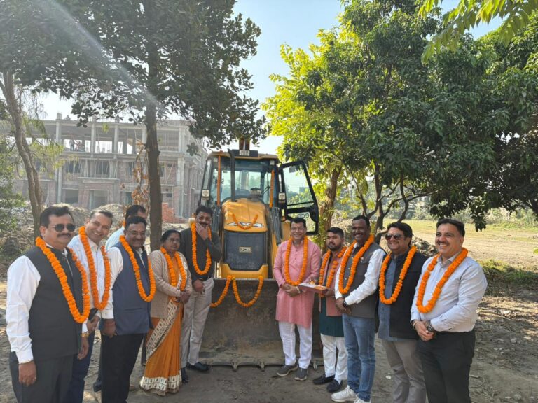 विधायक शिव अरोरा ने दूधिया बाबा कन्या छात्रावास के समीप सीसी सड़क के निर्माण कार्य का किया शिलान्यास