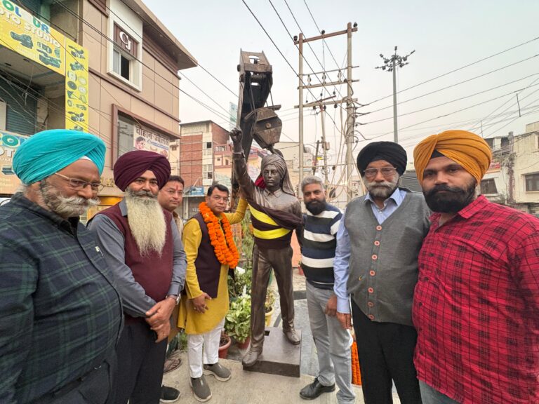 भगत सिंह चौक पर शहीद भगत सिंह की आदम कद कास्य प्रतिमा विधायक शिव अरोरा ने कराई स्थापित