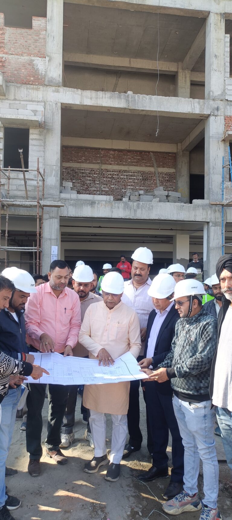 विधायक शिव अरोरा ने अधिकारियो संग निर्माणाधीन रुद्रपुर मेडिकल कॉलेज का किया स्थालीय निरक्षण