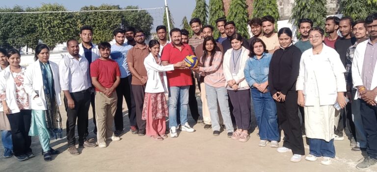 चंदौला होम्योपैथिक मेडिकल कॉलेज में वार्षिक खेल उत्सव जारी वॉलीबॉल के रोमांचक मुकाबलों ने बढ़ाया उत्साह