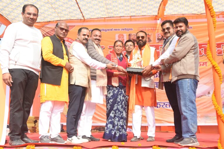 गौ सेवा है मानवता का आधार : रेखा आर्या,हजारों युवाओ के साथ रुद्रपुर में संपन्न हुआ गौ रक्षा दल का महासम्मेलन व महायज्ञ