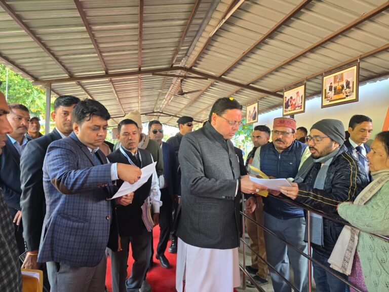 खटीमा दौरे के दूसरे दिन मुख्यमंत्री ने सुनीं जनसमस्याएं,समाधान के दिए निर्देश