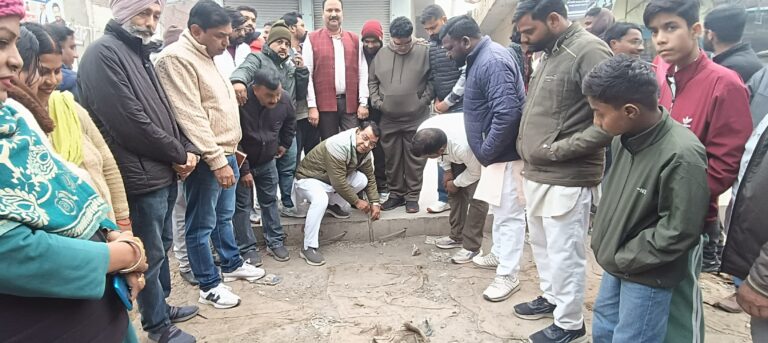 विधायक शिव अरोरा ने झील – चामुंडा मन्दिर मार्ग निर्माण का किया भ्रमण,सड़क की गुणवत्ता का लिया जायजा, कार्य की धीमी गति पर पीडब्लूडी विभाग पर दिखाई नराजगी, विधायक की सख्ती के चलते अलगे एक सप्ताह मे होगा रोड के शेष निर्माण कार्य की शुरुआत