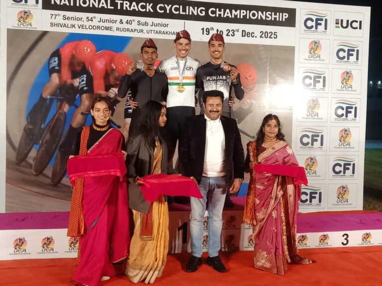 साइक्लिंग वेलोड्रम का एक वर्ष पूरा होने पर निकाली साइकिल रैली – खेल सचिव अमित सिन्हा ने रैली में साइकिल चलाकर बढ़ाया खिलाड़ियों का हौसला