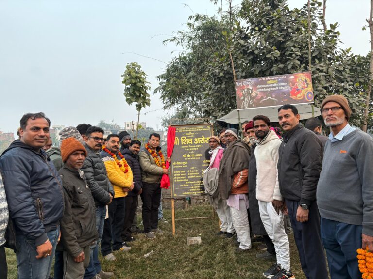 विधायक शिव अरोरा ने रविंद्रनगर मे विधायकनिधि से स्वीकृत छठ पूजा घाट व सुभाष मैदान के पास टीन शेड का किया शिलान्यास, साथ ही एक सीसी सड़क का किया लोकार्पण* *विधायक बोले उनके कार्यकाल मे रुद्रपुर क्षेत्र मे विकास कार्यों क़ो मिली नई रफ्तार