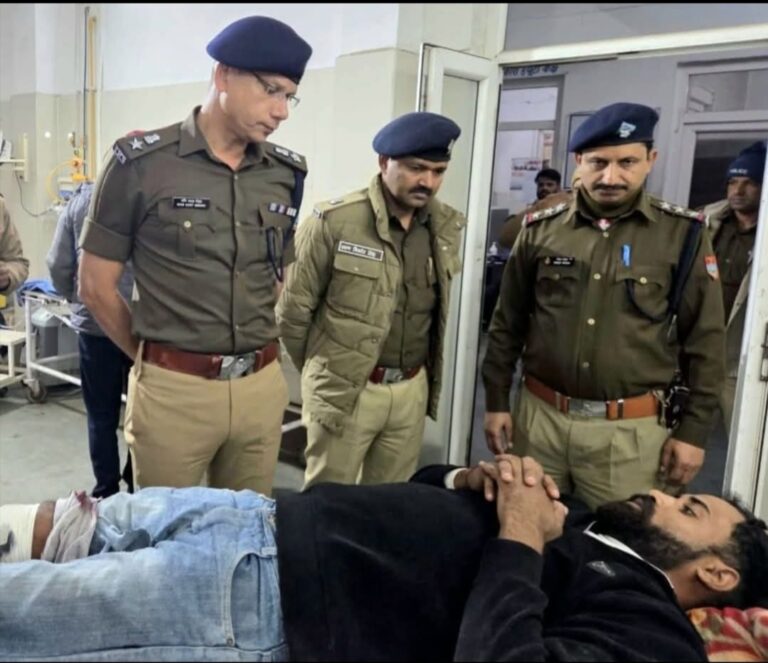 फायरिंग का जवाब फायरिंग से,पुलिस ने 17 मुकदमों वाले इनामी अपराधी मानू को दबोचा