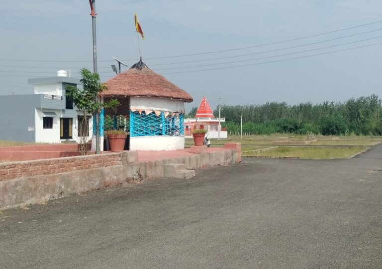 लालपुर में अवैध कॉलोनियों का जाल: प्रशासन की कार्रवाई के बावजूद कॉलोनाइजर के हौसले बुलंद