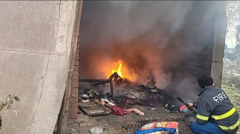 रुद्रपुर में झोपड़ी में जिंदा जला बुजुर्ग, हादसा या साज़िश,करोडों की ज़मीन खाली कराने का शक