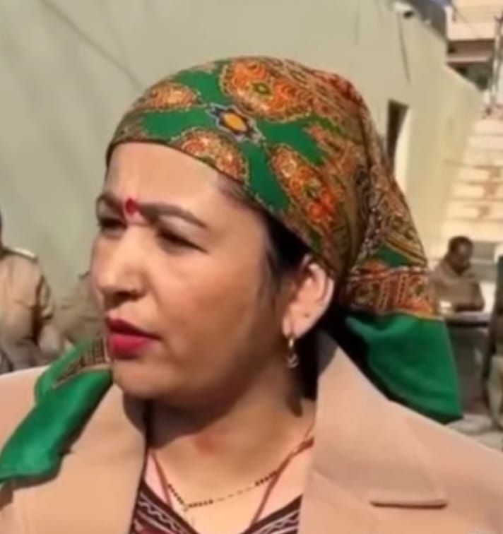 देवी-देवताओं पर आपत्तिजनक टिप्पणी और हथियार लहराने का आरोप,ब्लॉगर ज्योति अधिकारी गिरफ्तार