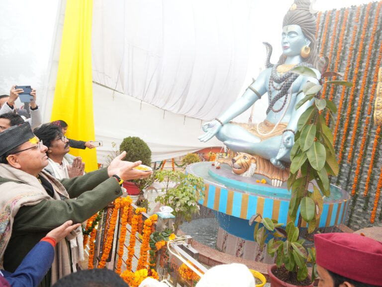 मुख्यमंत्री धामी ने ब्रह्मदेव मंदिर में की पूजा-अर्चना, प्रदेश की सुख-समृद्धि की कामना