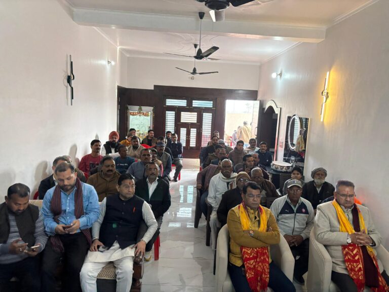 प्रभारी मंत्री गणेश जोशी ने बूथ संख्या 158 बागवाला मे प्रधानमंत्री नरेंद्र मोदी के मन की बात कार्यक्रम के 130 वे संस्मरण को क्षेत्रीय विधायक शिव अरोरा व स्थानीय कार्यकर्त्ता संग सुना