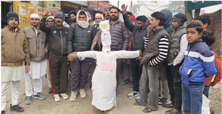 अंकिता हत्याकांड पर सियासी उबाल, वीआईपी नाम को लेकर रुद्रपुर में प्रदर्शन