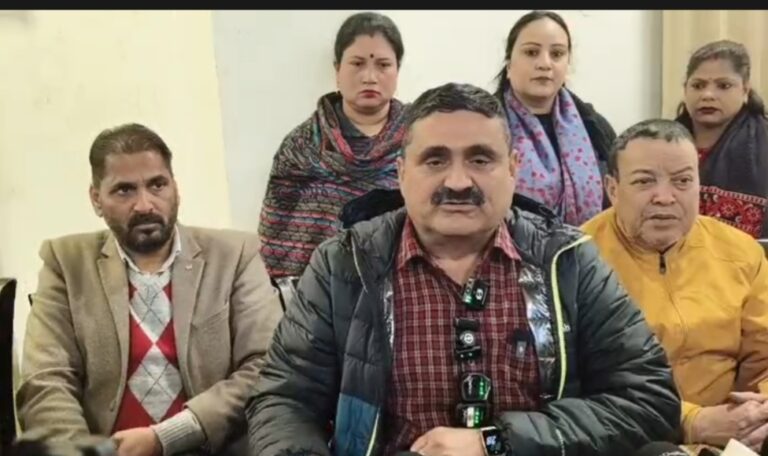 महापौर के ‘चंगू-मंगू’ बयान पर सियासी घमासान, कांग्रेस नेता मोहन खेड़ा का पलटवार