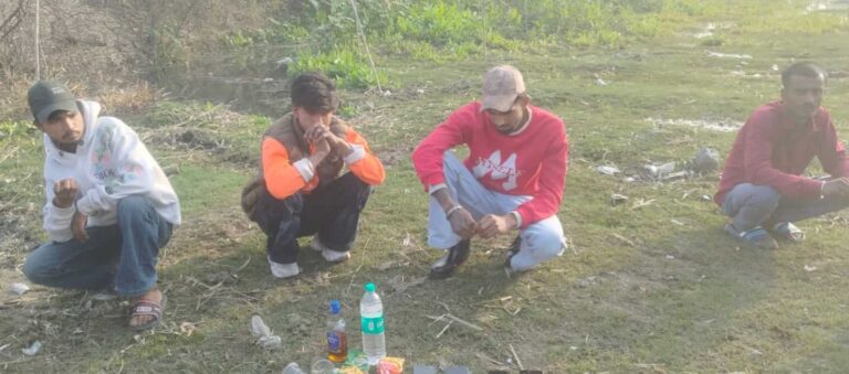 नशे ने लांघी मर्यादा, मंदिर के सामने पीते पकड़े गए युवक,सचिव अरविंद शर्मा की सख़्त चेतावनी……