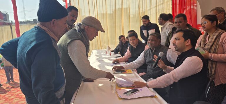 खटीमा में ‘जन-जन की सरकार, जन-जन के द्वार’ शिविर बना राहत का केंद्र — 1032 लोगों की सहभागिता, 949 को योजनाओं का लाभ