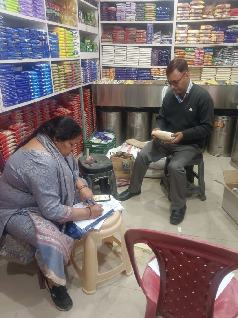 होली पर मिलावटखोरों पर सख्ती: काशीपुर–पंतनगर में छापेमारी, 5 नमूने जांच को भेजे