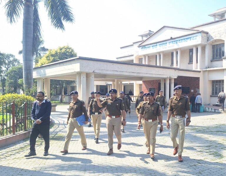 रुद्रपुर कोर्ट में खुद मोर्चे पर उतरे एसएसपी, बीडीएस-डॉग स्क्वाड के साथ कोने-कोने की तलाशी