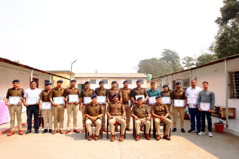 अपराध नियंत्रण पर फोकस: एसएसपी अजय गणपति ने अधिकारियों को दिए कड़े निर्देश, 20 पुलिसकर्मी सम्मानित