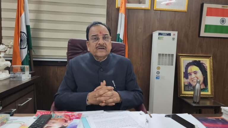 गैस की कोई कमी नहीं, होम डिलीवरी से ही लें सिलेंडर: सांसद अजय भट्ट