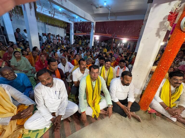 आनंदखेड़ा मे आयोजित अखण्ड नाम कीर्तन मे शामिल हुऐ विधायक शिव अरोरा ने क्षेत्रवासियो के सुख समृद्धि की कामना