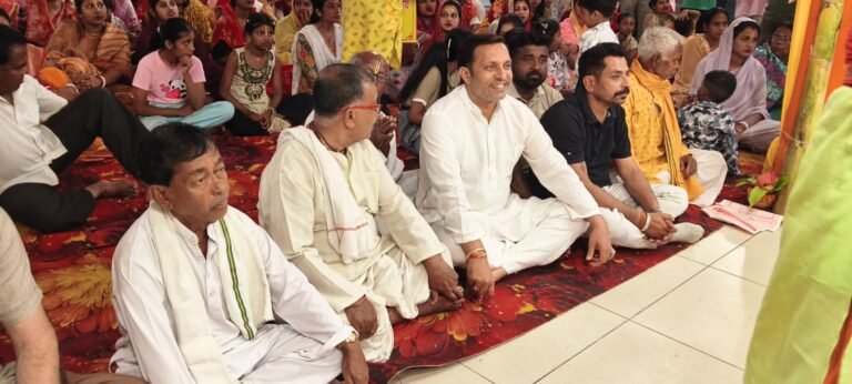 राजीवनगर में गूंजा महानाम संकीर्तन, तनेजा-गाबा-मुंजाल ने टेका माथा 