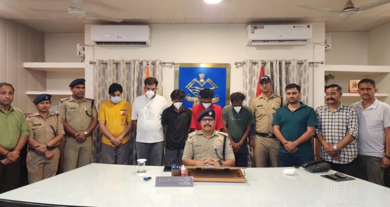 साइबर अपराधियों पर पुलिस का बड़ा प्रहार, 24 घंटे में 24 मुकदमे दर्ज