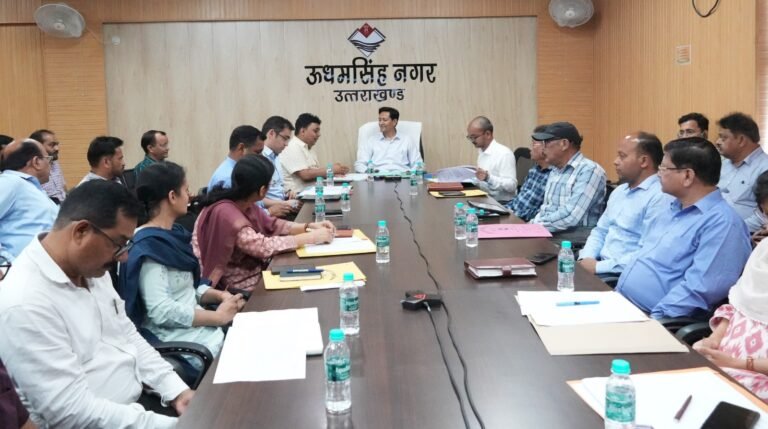 सीएम हेल्पलाइन 1905 पर लंबित शिकायतों के त्वरित निस्तारण के लिए विशेष अभियान चलाया जाए – मुख्यमंत्री