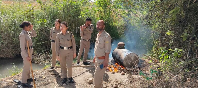 बाजपुर में आबकारी का बड़ा प्रहार — 4000 किलो लहन तबाह, अवैध शराब की भट्टी ध्वस्त