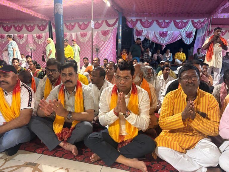 खानपुर न.1 मे आयोजित अखण्ड नाम सकीर्तन मे शामिल हुऐ विधायक शिव अरोरा