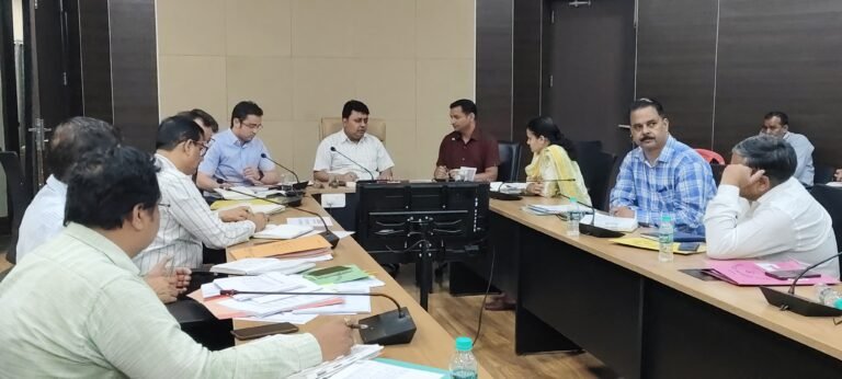 डीएम भदौरिया का एक्शन मोड, 24 लंबित सीएम घोषणाओं पर मांगी रिपोर्ट,खेड़ा में पर्यावरण मित्रों को मिलेंगे आवास,डीपीआर तैयार करने के आदेश