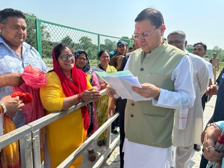 खटीमा में मुख्यमंत्री धामी ने सुनी जनता की समस्याएं, अधिकारियों को दिए समाधान के निर्देश