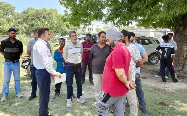 डंपरों की चपेट में आकर ट्रांसपोटर समेत दो की मौत,पीडित परिवारो से सामाजिक कार्यकर्ता गाबा नें जतायी संवेदनायें