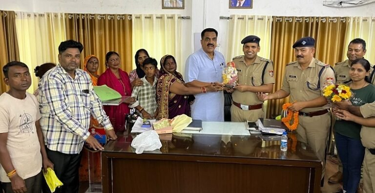 मासूम शिव की सकुशल बरामदगी पर पुलिस टीम का सम्मान, पूर्व विधायक राजकुमार ठुकराल के नेतृत्व में नागरिकों ने जताया आभार