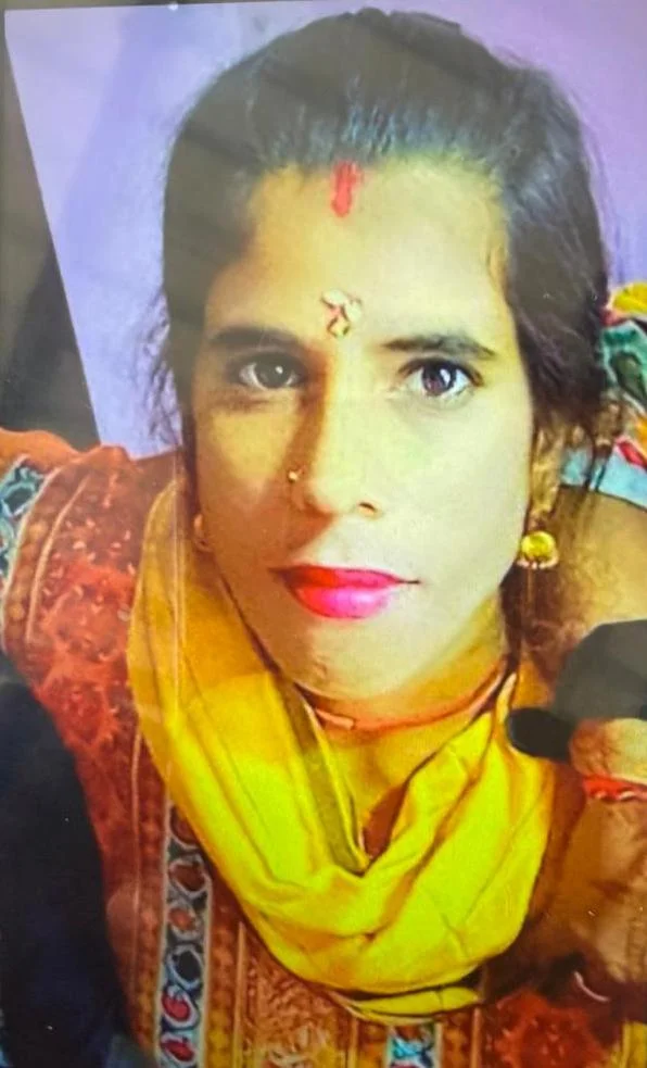 रुद्रपुर में जेसीबी की चपेट में आने से महिला की मौत, हादसा देख बिलखती रही मासूम