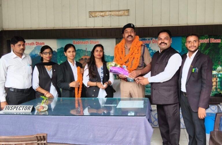 किच्छा कोतवाली में एसएसआई बनने पर अनुराग सिंह का अधिवक्ताओं ने किया भव्य स्वागत