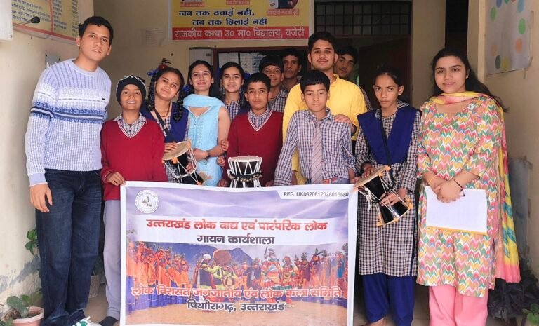 पीयूष धामी की अनूठी मुहिमः निःशुल्क कार्यशाला के जरिए छात्र-छात्राओं को सौंपी उत्तराखंडी लोक वाद्यों की विरासत