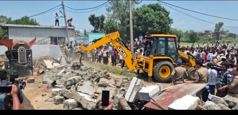 पानी के विवाद में युवक की मौत, आरोपियों के घर चला बुलडोजर; विकासनगर का बैरागीवाला गांव छावनी में तब्दील