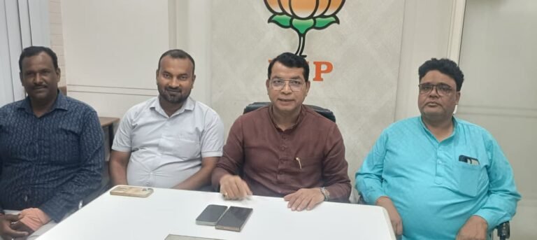 वर्षो से जर्जर पढ़ी बिंदुखेड़ा मार्ग कि 4 करोड़ की लागत से बदलेगी सूरत, छतरपुर शांति बिहार मार्ग का निर्माण जल्द होगा आरम्भ
