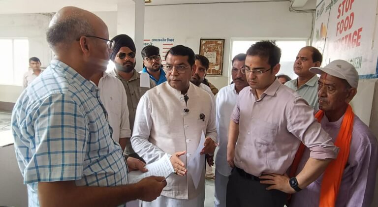 विधायक शिव अरोरा ने सीडीओ संग किया जिला अस्पताल का भ्रमण, डॉक्टरो की कमी को लेकर स्वास्थ मंत्री सुबोध उनियाल से की दूरभाष पर वार्ता, बोले जल्द होंगी चिकित्सकों की तैनाती