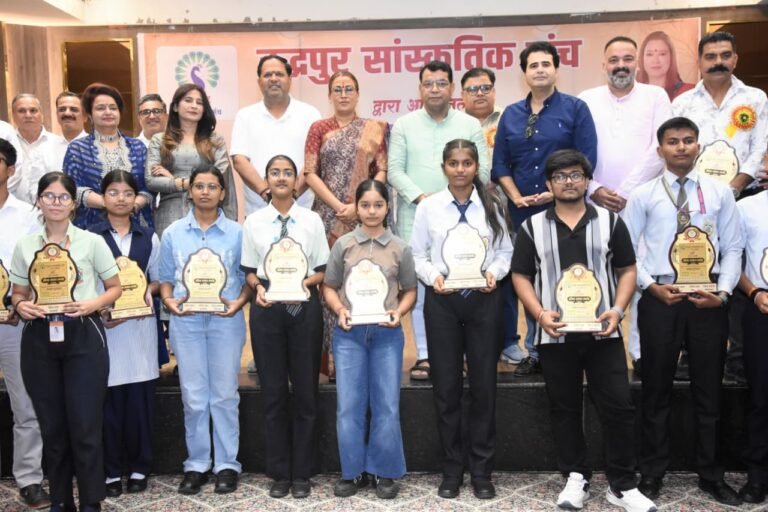 मेधावी छात्र ही उत्तराखंड और देश का उज्ज्वल भविष्य: रेखा आर्या,रुद्रपुर सांस्कृतिक मंच ने उत्तराखंड व सीबीएसई बोर्ड के 93 टॉपर्स का किया सम्मान