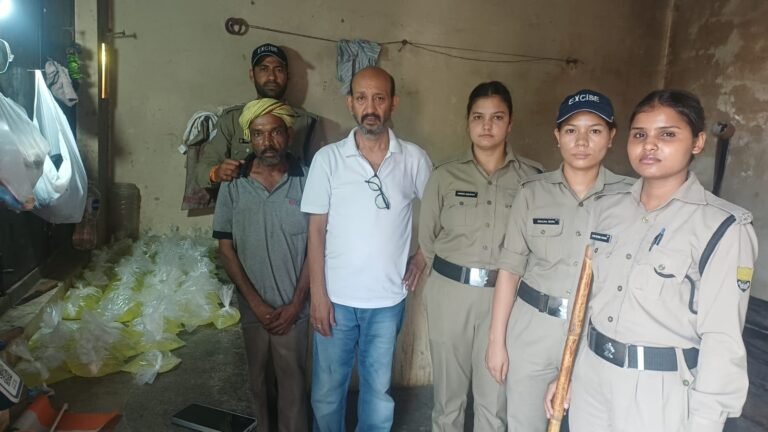 आबकारी का छापा, 25 लीटर कच्ची शराब बरामद; तस्करों पर कसा शिकंजा