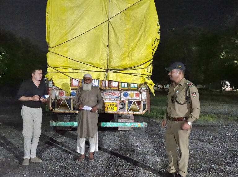 ओवरलोडिंग पर परिवहन विभाग की सख्ती, 12 वाहन सीज