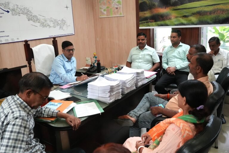 मतदाता सूची पुनरीक्षण को लेकर राजनीतिक दलों के साथ बैठक,31 अगस्त तक निपटाए जाएंगे नो मैपिंग,विसंगति श्रेणी के मामले