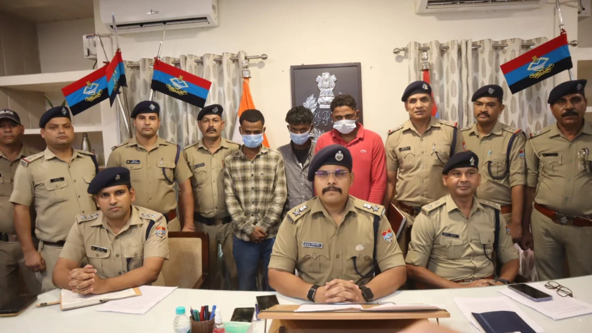 शिव एन्क्लेव में फायरिंग कर दहशत फैलाने वाले तीन दबोचे, तीन अवैध असलहे बरामद